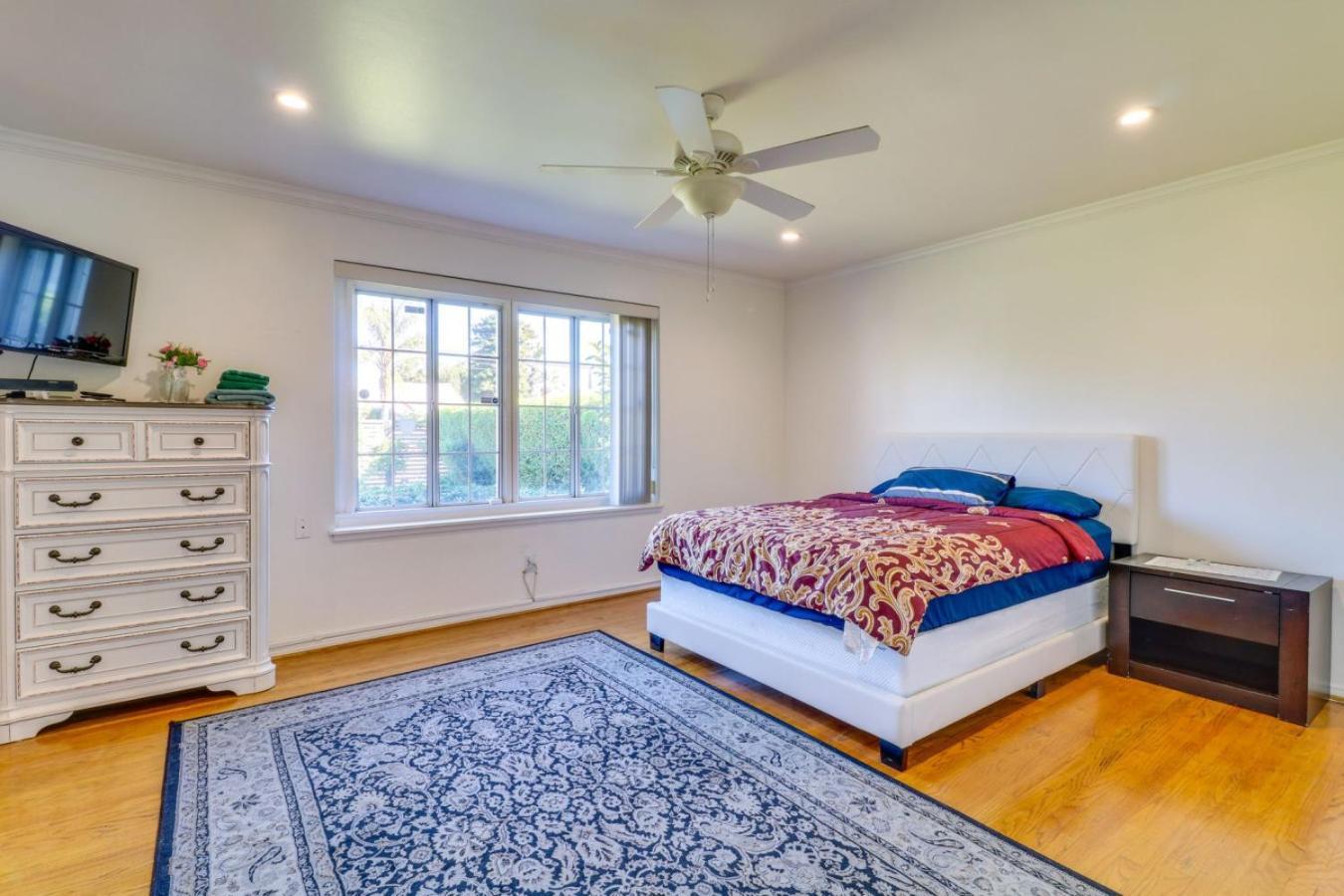 North Hills 2br And Outdoor Pool Holiday home *