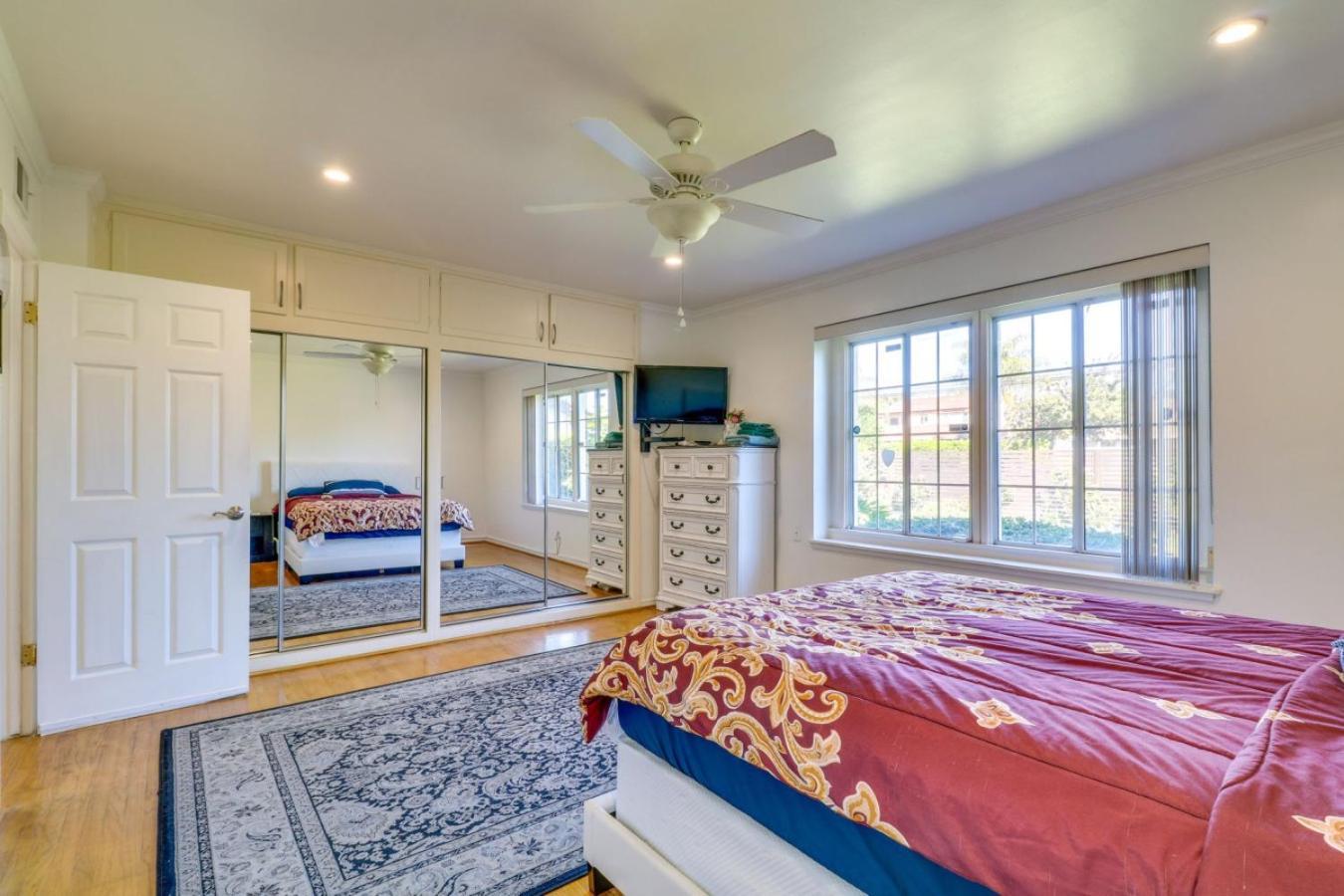 North Hills 2br And Outdoor Pool Holiday home Los Angeles