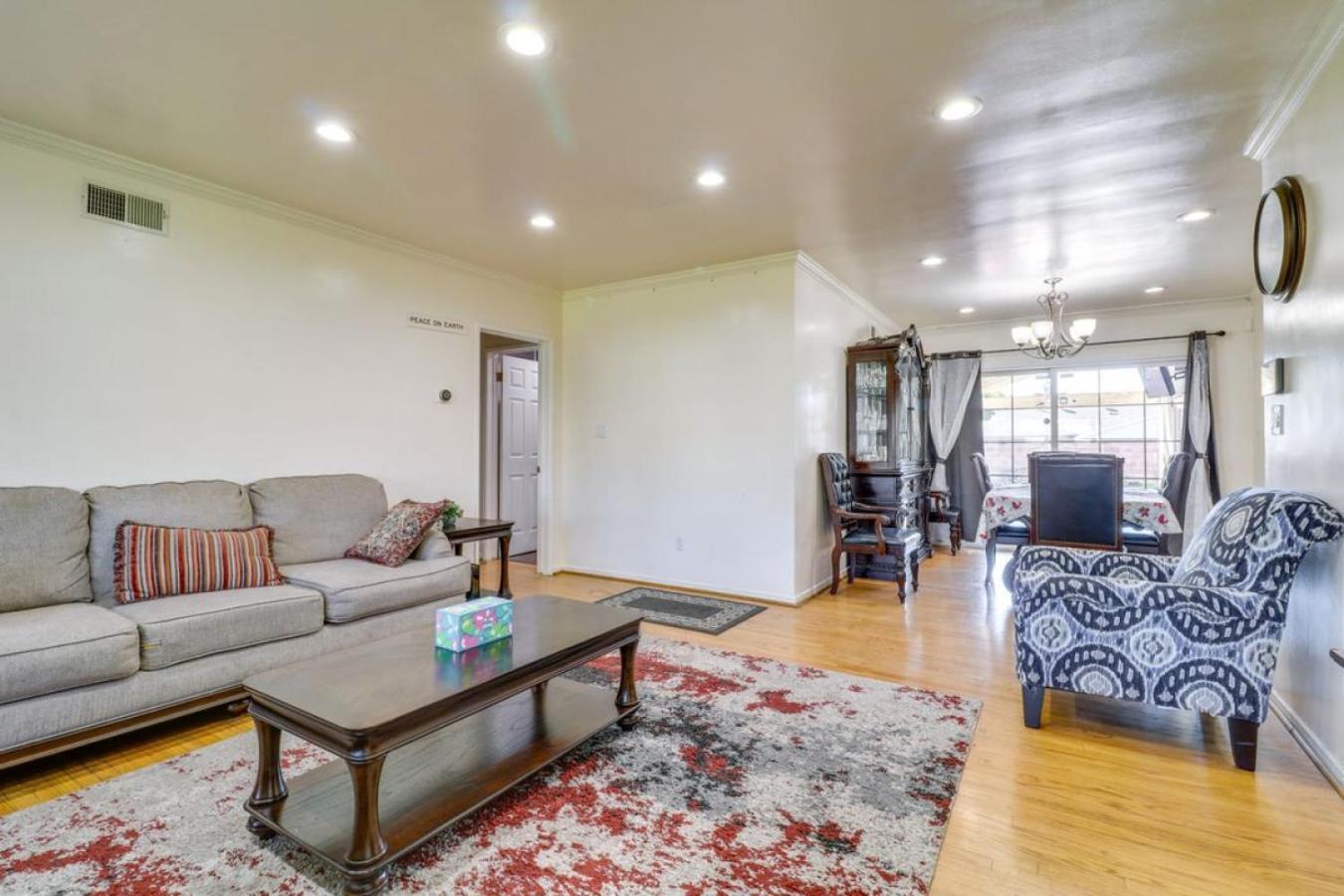 North Hills 2br And Outdoor Pool * Los Angeles