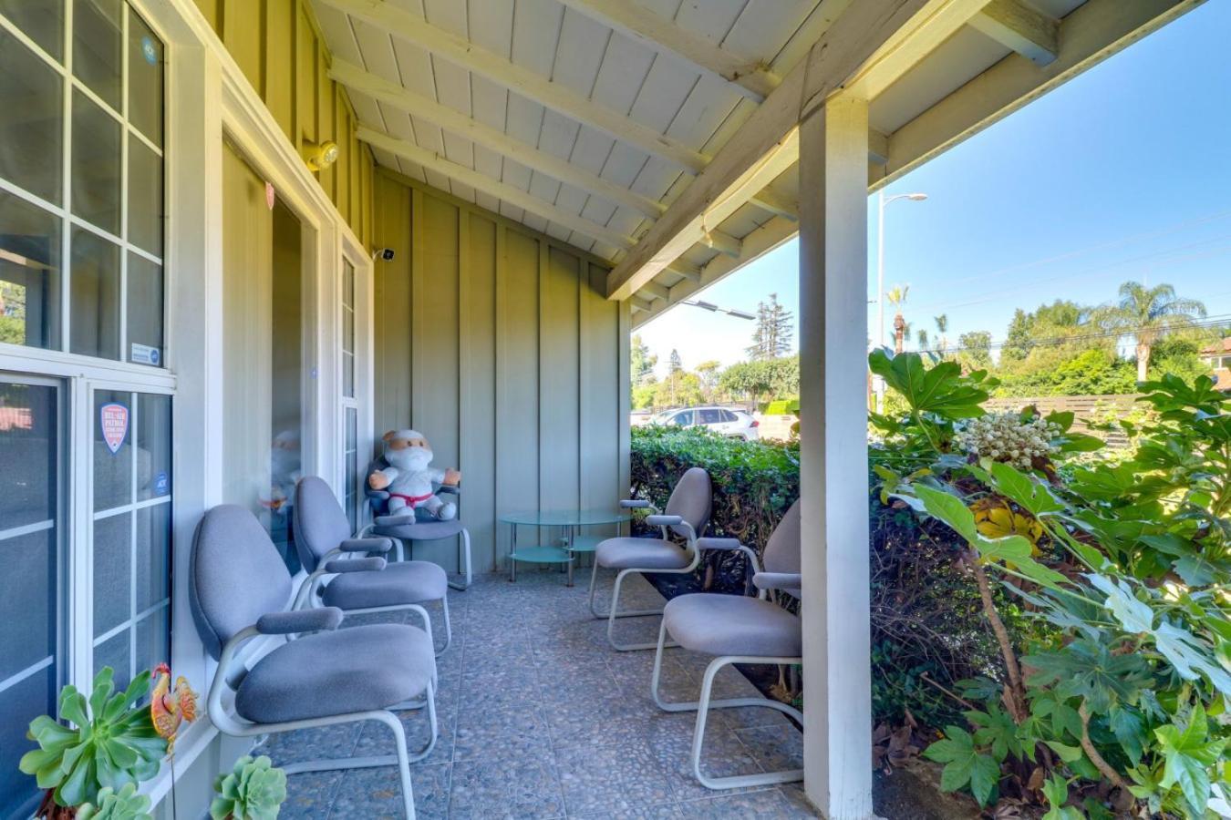 North Hills 2br And Outdoor Pool * Los Angeles