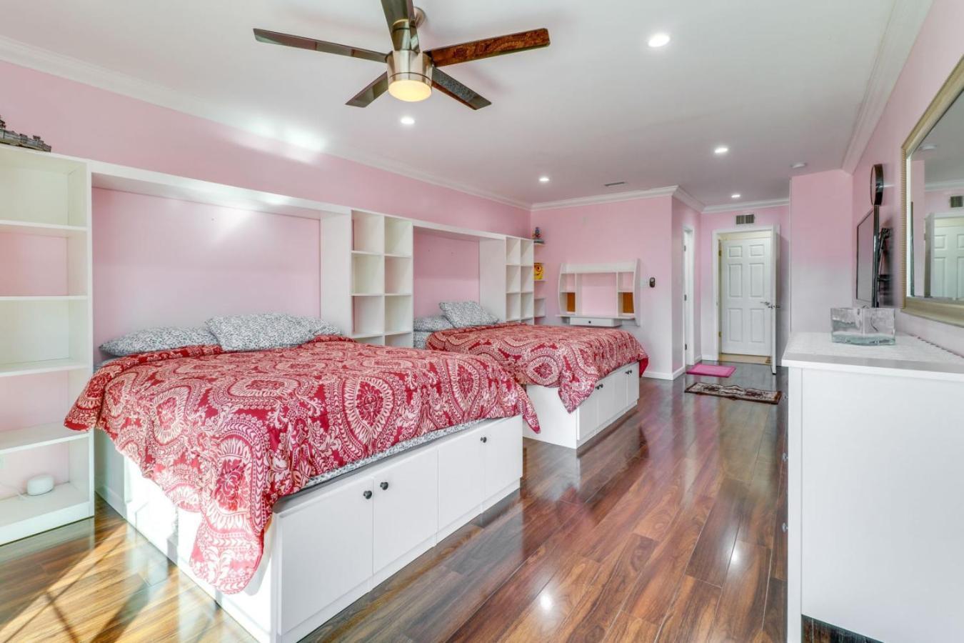 North Hills 2br And Outdoor Pool Holiday home