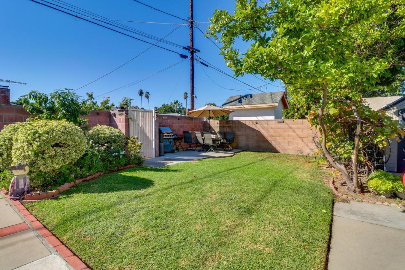 North Hills 2br And Outdoor Pool Holiday home *